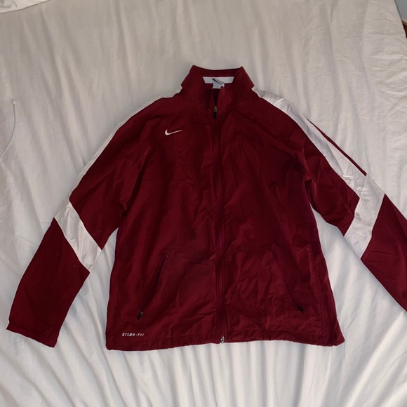 maroon nike windbreaker